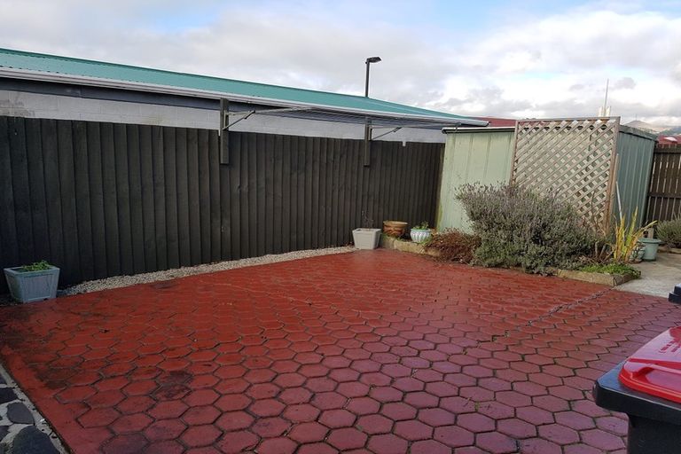 Photo of property in 2/10 Flaxwood Lane, Waltham, Christchurch, 8023