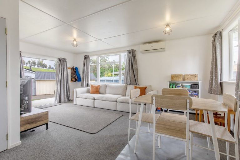 Photo of property in 5 Watts Road, Waipawa, 4210