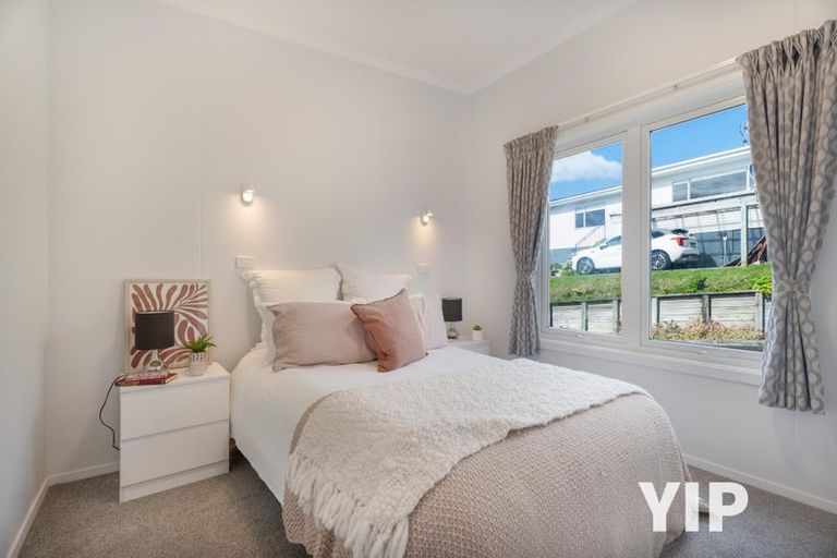 Photo of property in 23 Padnell Crescent, Paparangi, Wellington, 6037