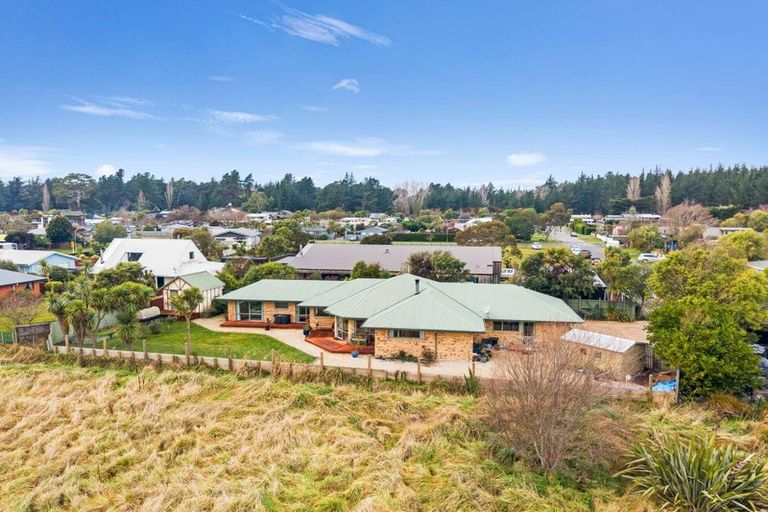 Photo of property in 34 Kiwi Avenue, Waikuku Beach, 7473