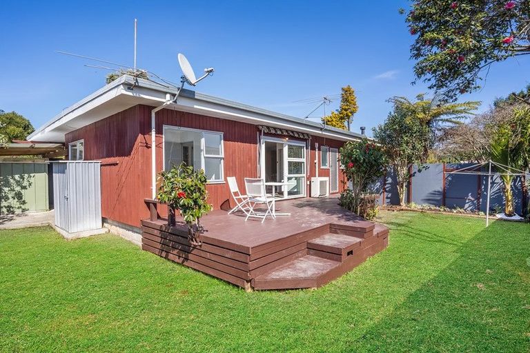 Photo of property in 1 Golf Road, New Lynn, Auckland, 0600