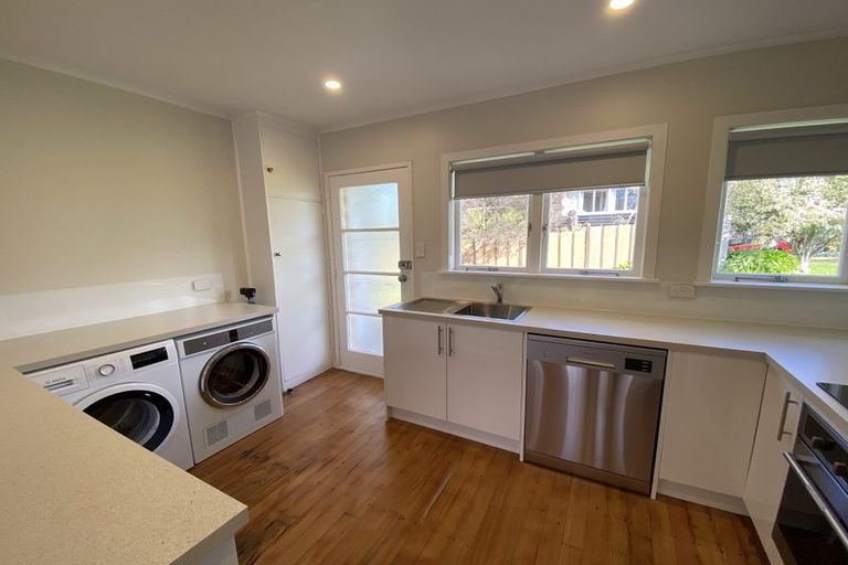 Photo of property in 3 Merchant Avenue, Te Atatu South, Auckland, 0610