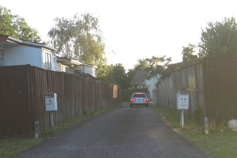 Photo of property in 1/7 Mannering Place, Hillcrest, Auckland, 0627