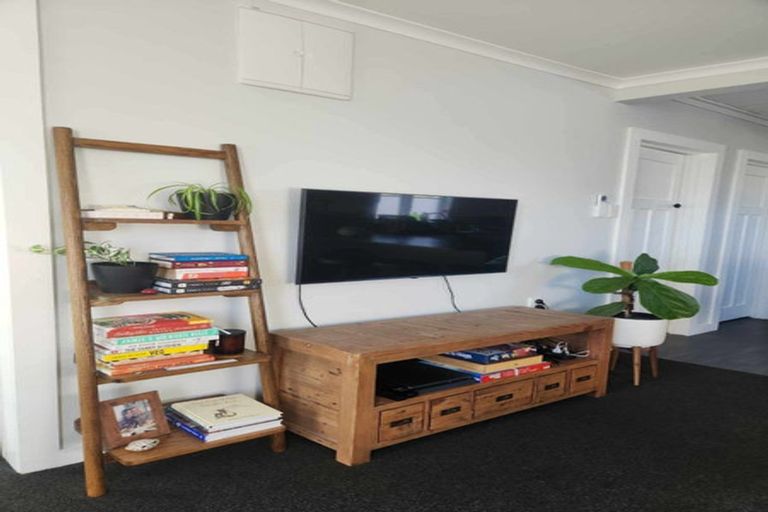 Photo of property in 2 Dawick Street, Foxton Beach, Foxton, 4815