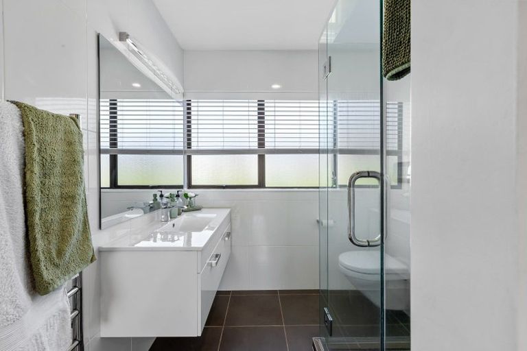 Photo of property in 9 Marie Avenue, Red Beach, 0932