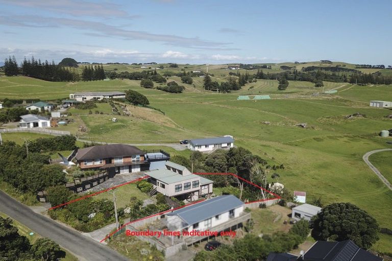 Photo of property in 11 Ripiro Drive, Baylys Beach, Dargaville, 0377
