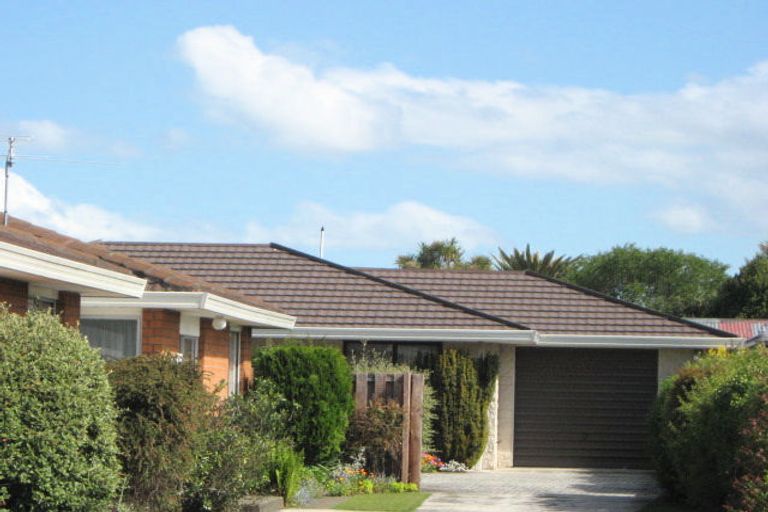 Photo of property in 104 Prestons Road, Redwood, Christchurch, 8051