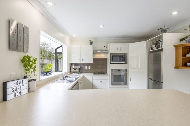 Photo of property in 203 Westchester Drive, Churton Park, Wellington, 6037