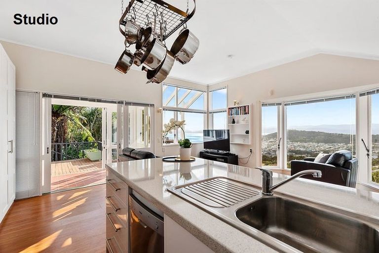 Photo of property in 39 Karepa Street, Brooklyn, Wellington, 6021