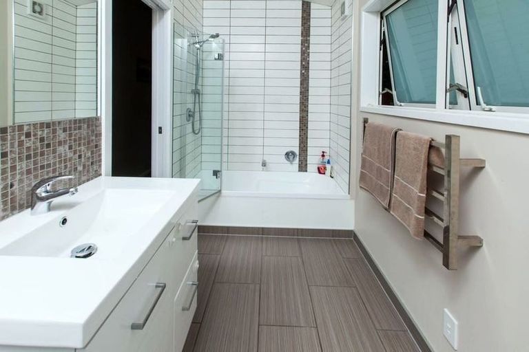 Photo of property in 25 Blakeborough Drive, Forrest Hill, Auckland, 0620