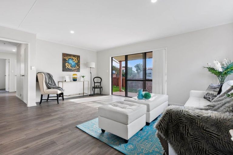 Photo of property in 1/100 Shifnal Drive, Randwick Park, Auckland, 2105