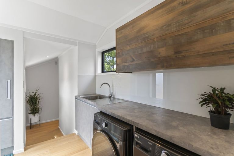 Photo of property in 2/9 Folkestone Street, Murrays Bay, Auckland, 0630