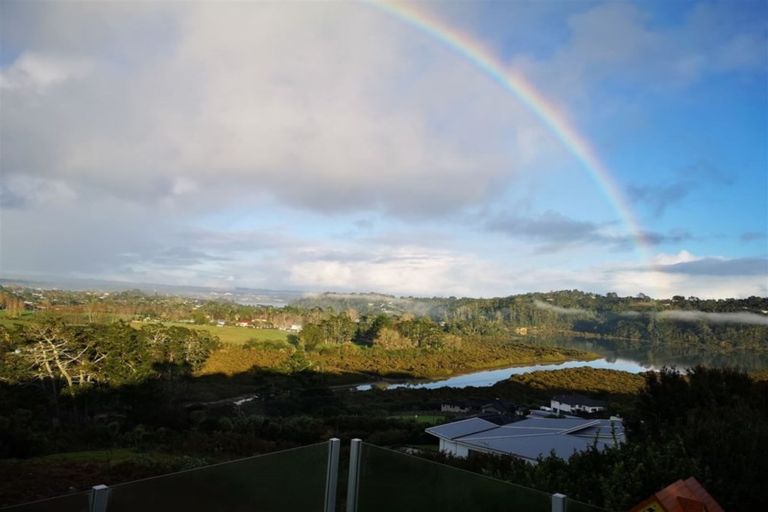 Photo of property in 84 Kittiwake Drive, Schnapper Rock, Auckland, 0632