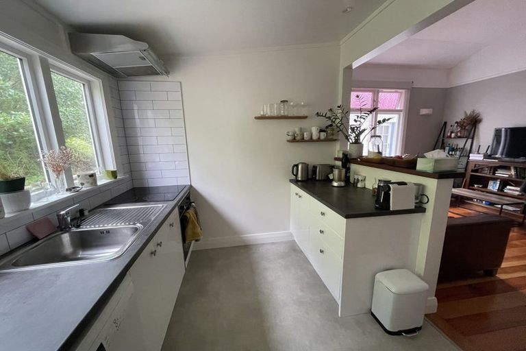 Photo of property in 232 Sutherland Road, Lyall Bay, Wellington, 6022
