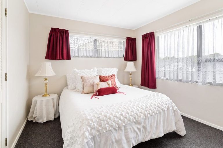 Photo of property in 28 Moire Road, Massey, Auckland, 0614