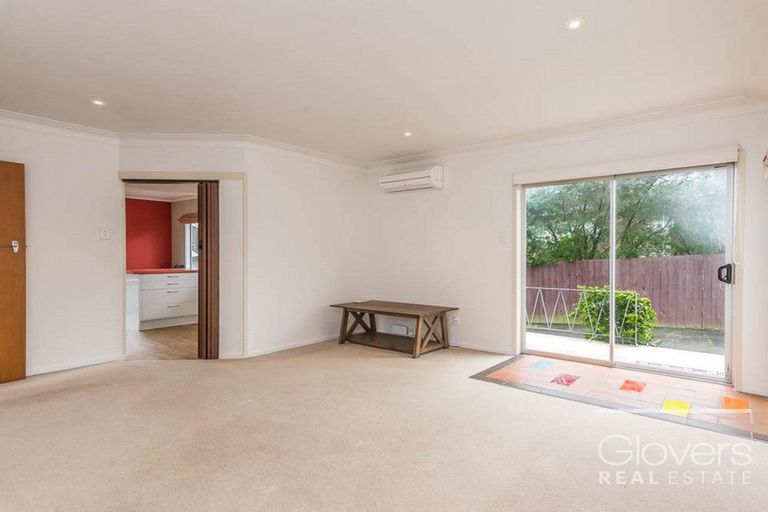 Photo of property in 4214a/2 Great North Road, Glendene, Auckland, 0602
