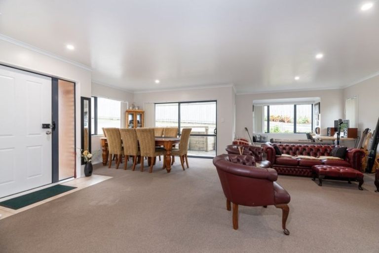 Photo of property in 4 Elder Place, Massey, Auckland, 0614