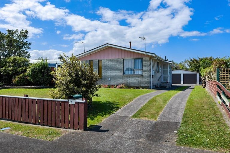 Photo of property in 4 Totara Crescent, Hawera, 4610
