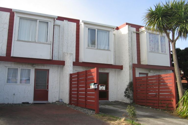 Photo of property in 20f2 Frankmoore Avenue, Johnsonville, Wellington, 6037