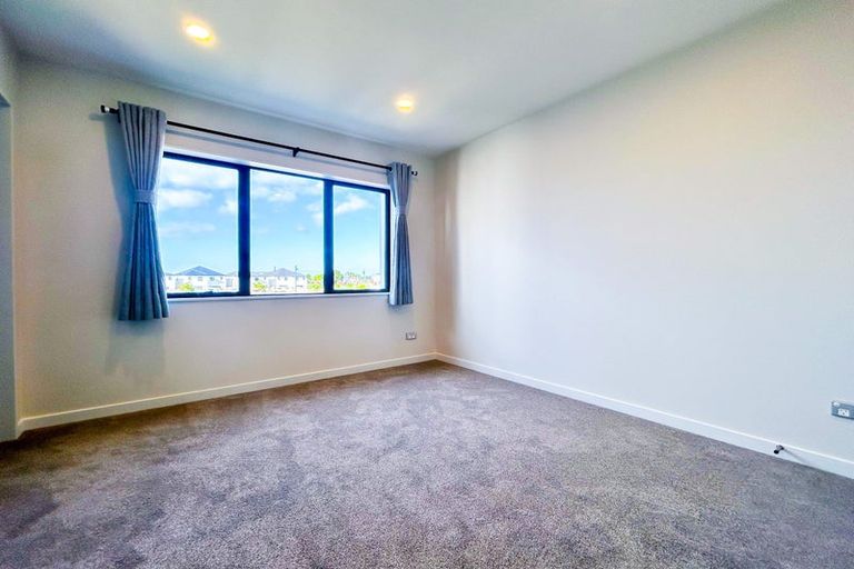 Photo of property in 20 Kapeta Lane, Karaka, 2113