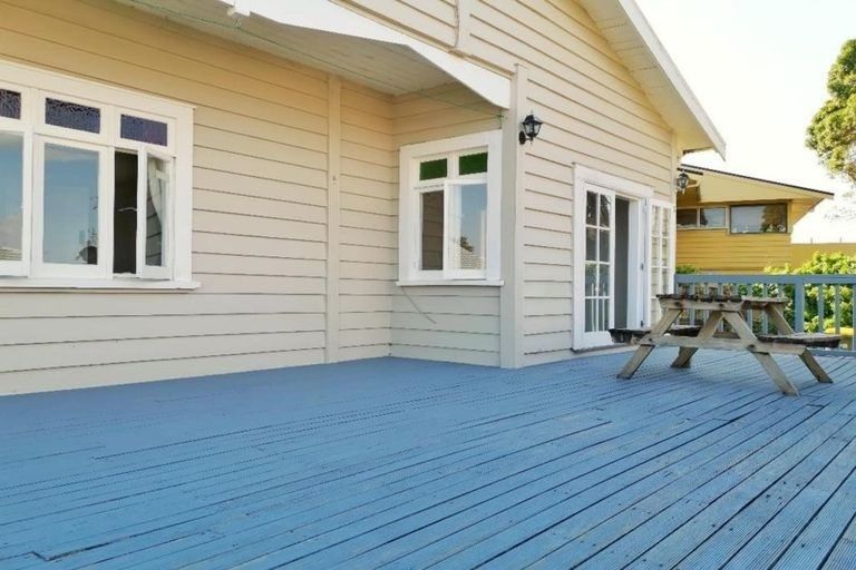 Photo of property in 1 Gilliam Street, New Lynn, Auckland, 0600