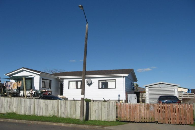 Photo of property in 2/5 Senecio Place, Weymouth, Auckland, 2103