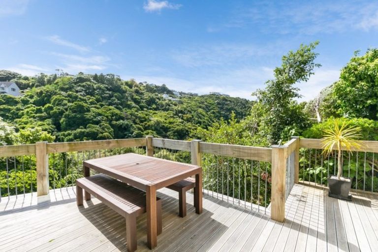 Photo of property in 74 Ranui Crescent, Khandallah, Wellington, 6035