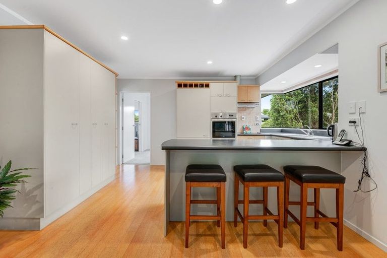 Photo of property in 32 Unsworth Drive, Unsworth Heights, Auckland, 0632