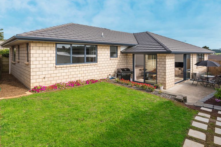 Photo of property in 13 Mcgowan Rise, Tuakau, 2121