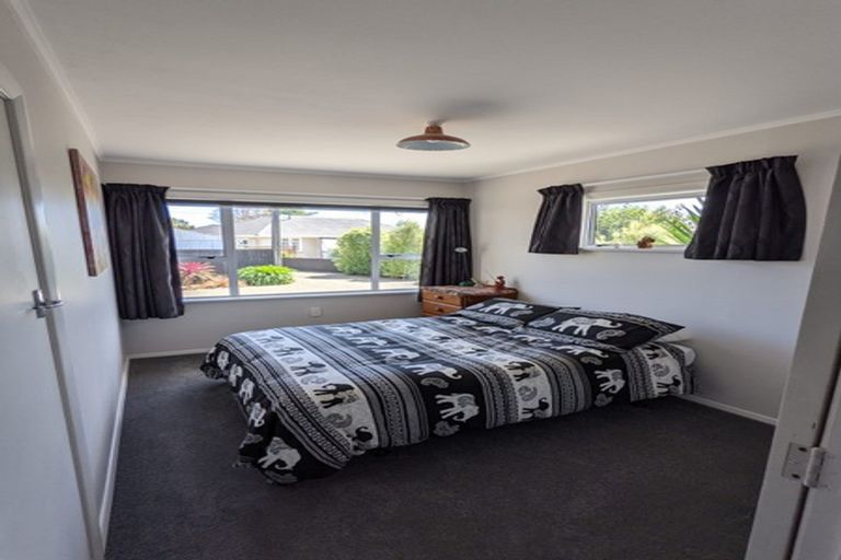 Photo of property in 48a Queenwood Road, Levin, 5510