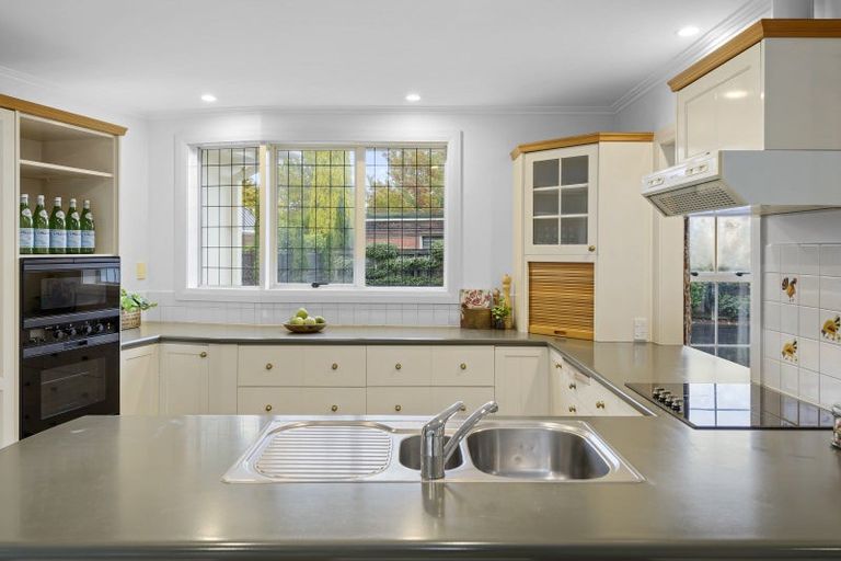 Photo of property in 24 Felstead Place, Avonhead, Christchurch, 8042