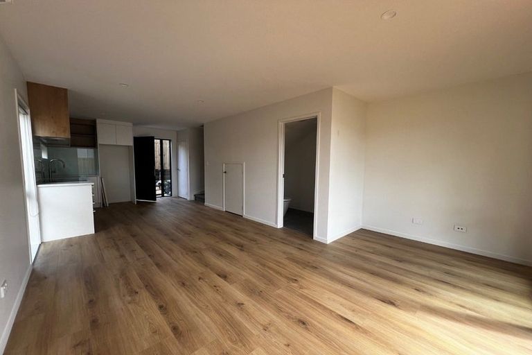 Photo of property in 21 Divich Avenue, Te Atatu South, Auckland, 0610