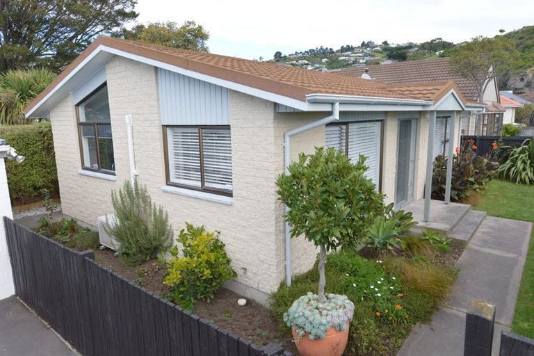 Photo of property in 11 Taupata Street, Redcliffs, Christchurch, 8081