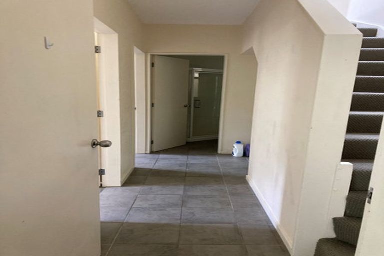 Photo of property in 2/39 Onslow Road, Khandallah, Wellington, 6035