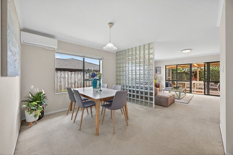Photo of property in 16 Newbegin Place, Weymouth, Auckland, 2103