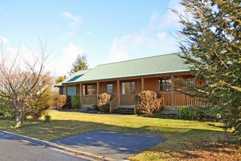 Photo of property in 3 Glenfinnon Place, Wanaka, 9305