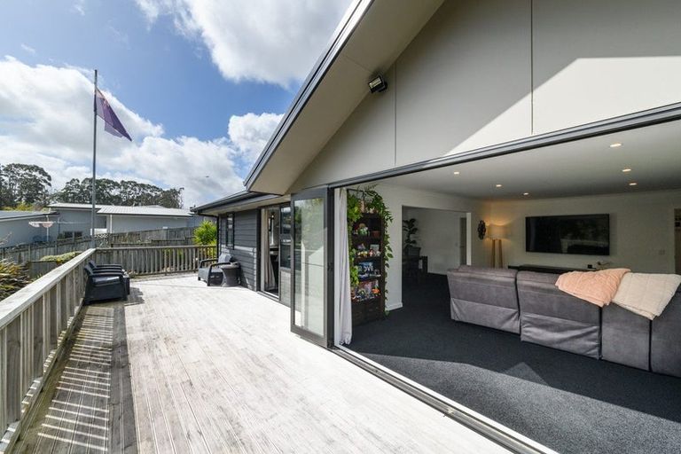 Photo of property in 33 Galea Grove, Kelvin Grove, Palmerston North, 4414