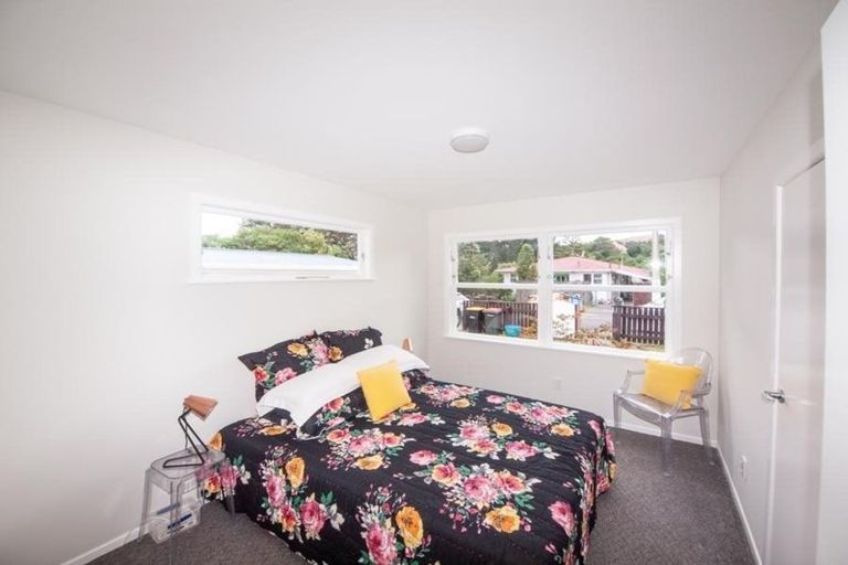 Photo of property in 35 Oswald Crescent, Paparangi, Wellington, 6037