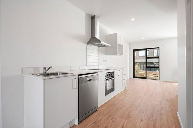 Photo of property in 20 Rauemi Way, Te Atatu South, Auckland, 0610