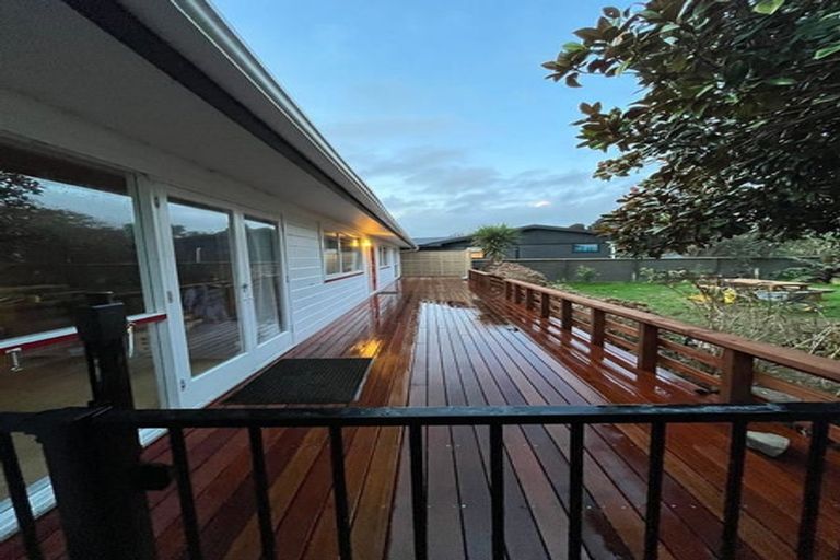 Photo of property in 8-8a Walton Avenue, Waikanae, 5036