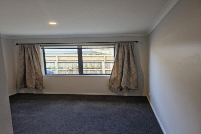 Photo of property in 12 Nukuroa Close, Waitara, 4320