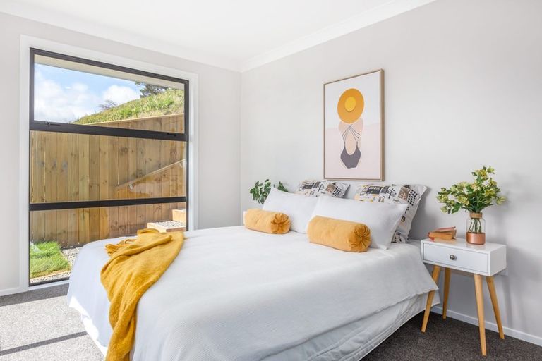 Photo of property in 117 Queen Charlotte Drive, Aotea, Porirua, 5024