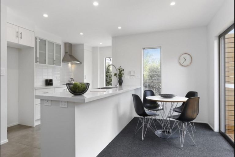 Photo of property in 2/93 Sunnybrae Road, Hillcrest, Auckland, 0627