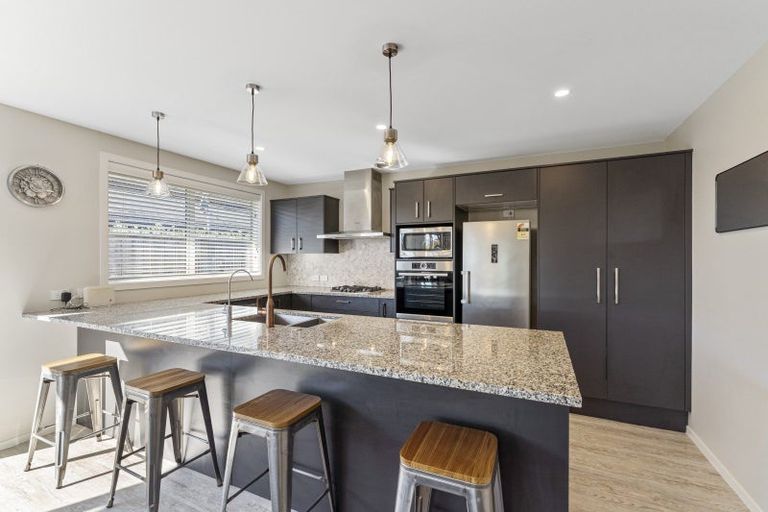 Photo of property in 5 Mahia Lane, Waikanae, 5036