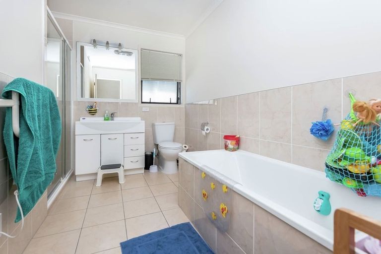 Photo of property in 127 Cyril French Drive, Flat Bush, Auckland, 2016