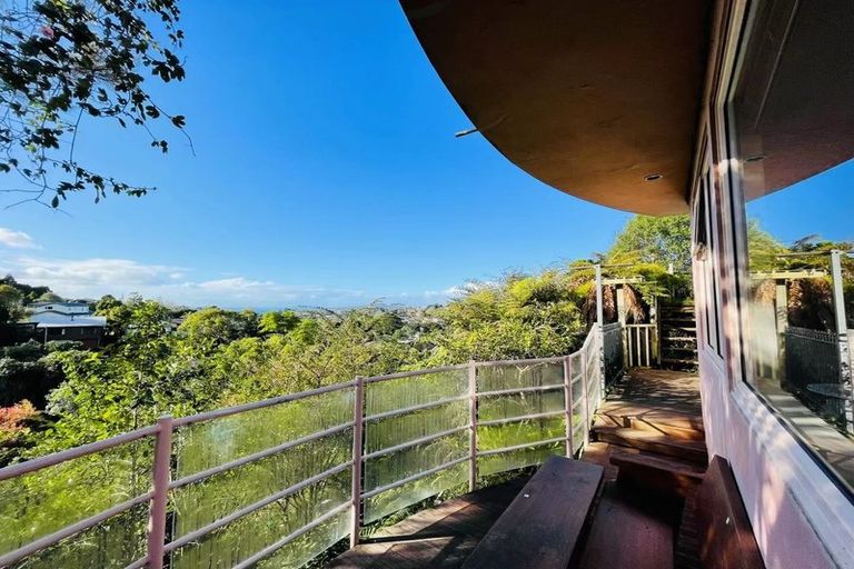 Photo of property in 1/823 East Coast Road, Northcross, Auckland, 0630