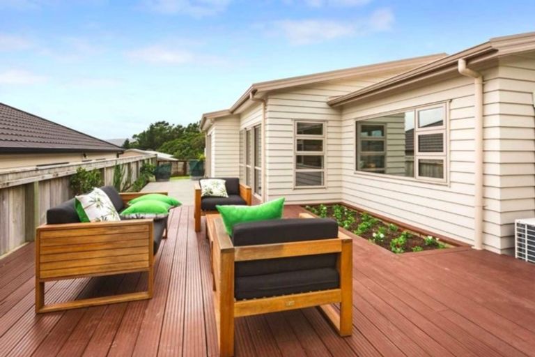 Photo of property in 76 Staithes Drive North, Whitby, Porirua, 5024