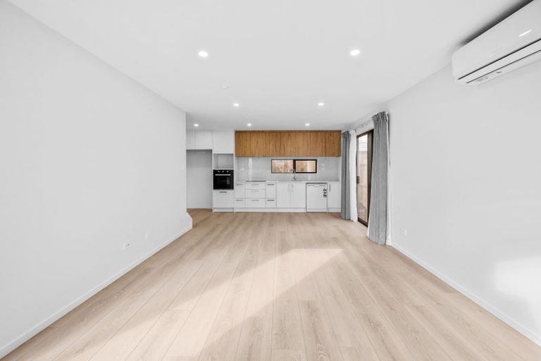 Photo of property in 16 Gossamer Drive, Pakuranga Heights, Auckland, 2010
