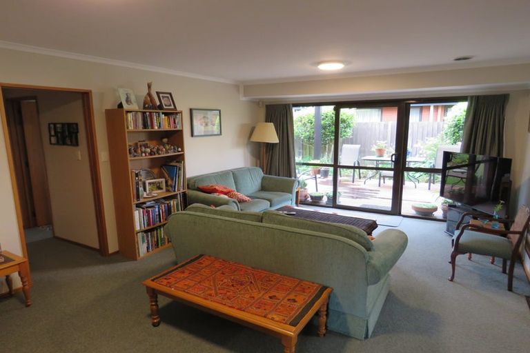 Photo of property in 7 Derenzy Place, Avonhead, Christchurch, 8042