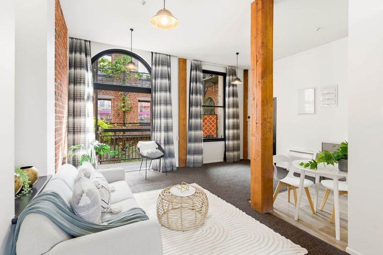 Photo of property in 4/5 Jetty Street, Dunedin Central, Dunedin, 9016